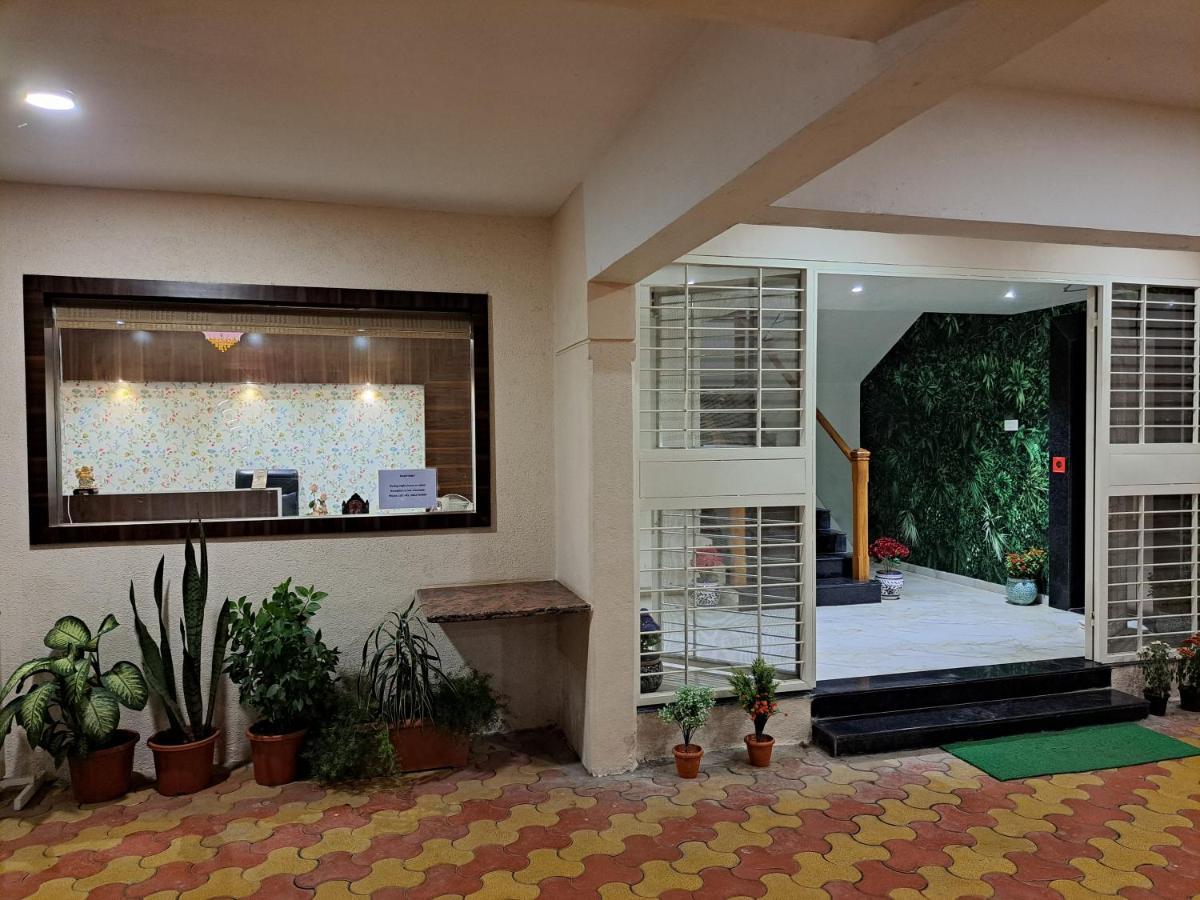 Bouquet Residency Hotel Nashik Exterior photo